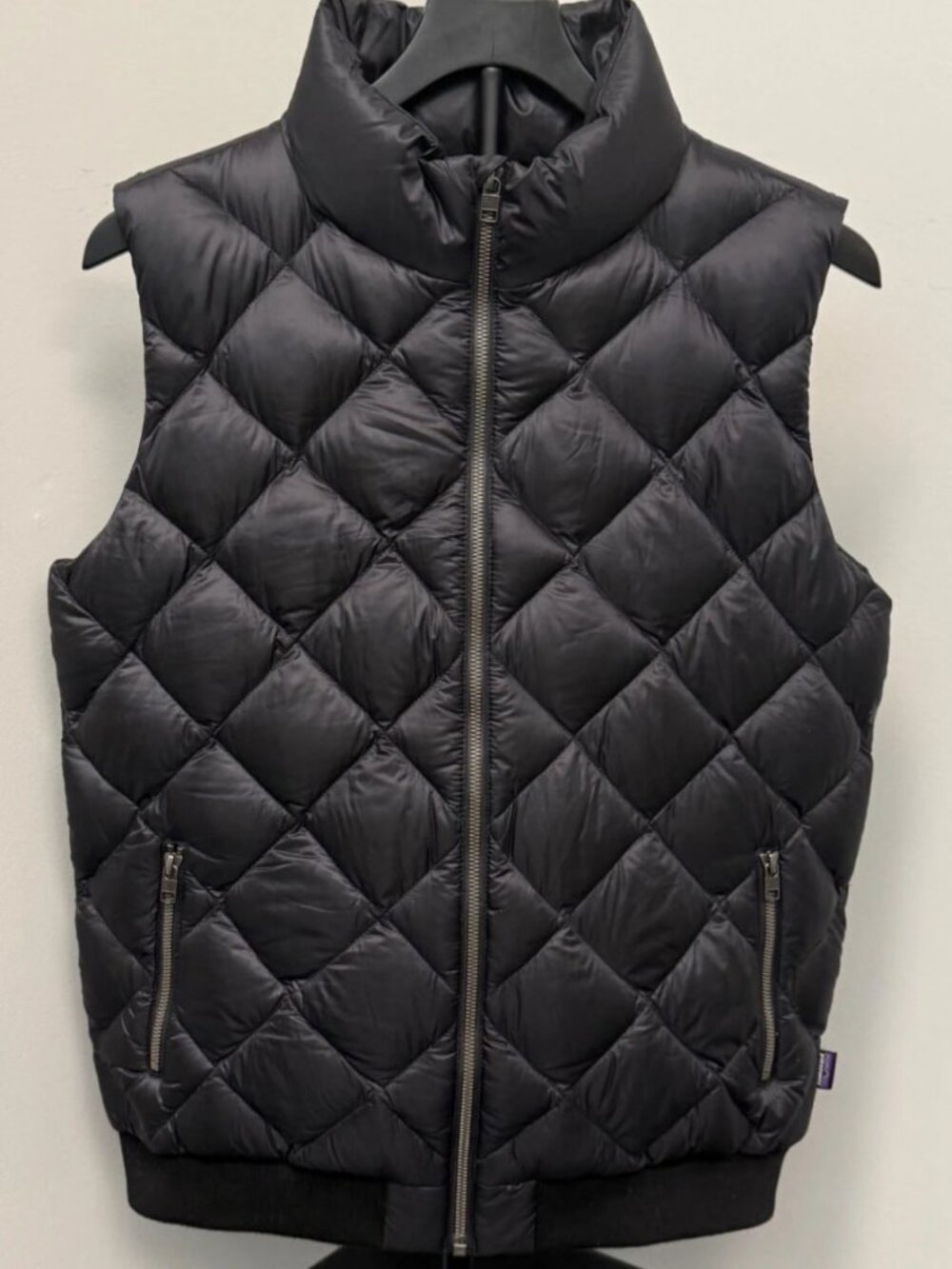 Patagonia Women’s Black Quilted Down Full Zip Vest L